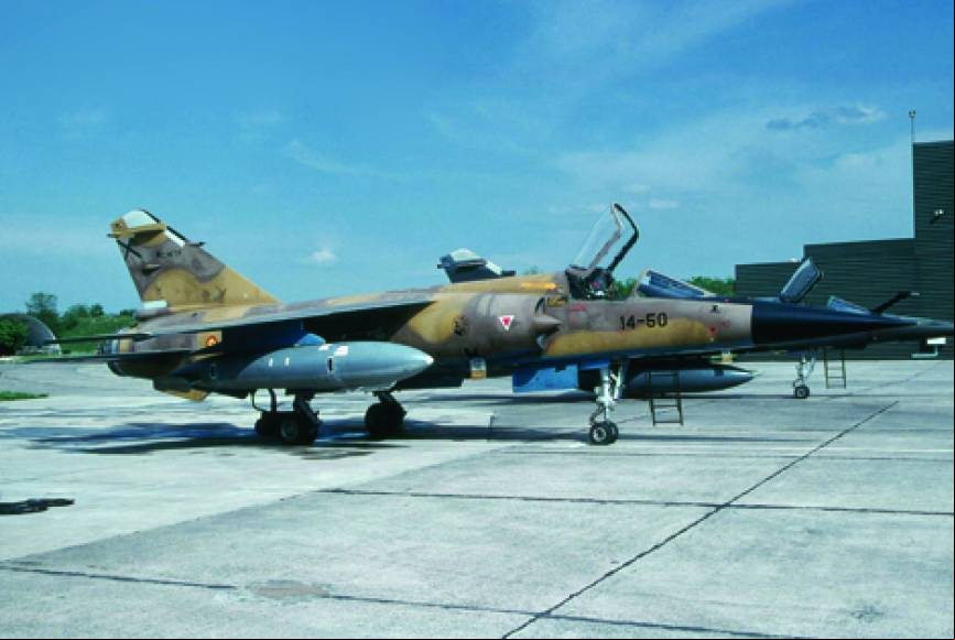 Los ejemplares de Catar remanentes se asignaron al Ala 14. Este "Mirage F1EDA" sigue luciendo sus colores originales de la Fuerza A