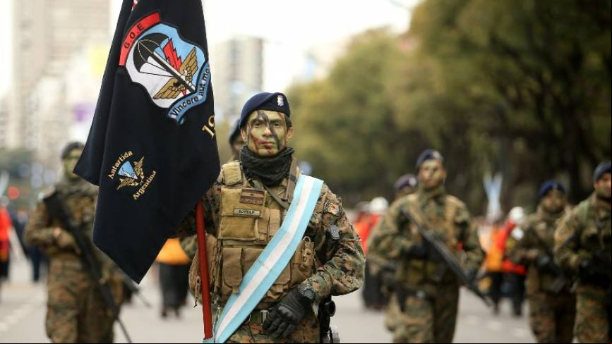 Los efectivos de la FAA fueron ovacionados aqui el Grupo de Operaciones Especiales (GOE), IGWAITH/ZONA MILITAR