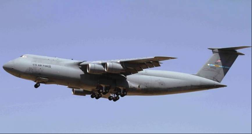 Otro de los transportes que desplegaron material asociado a la visita, fue este C-5M "Super Galaxia". Foto Julio Ma