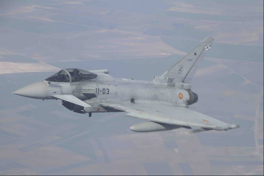Eurofighter del Ala 14 saliendo de los refugios de Mor