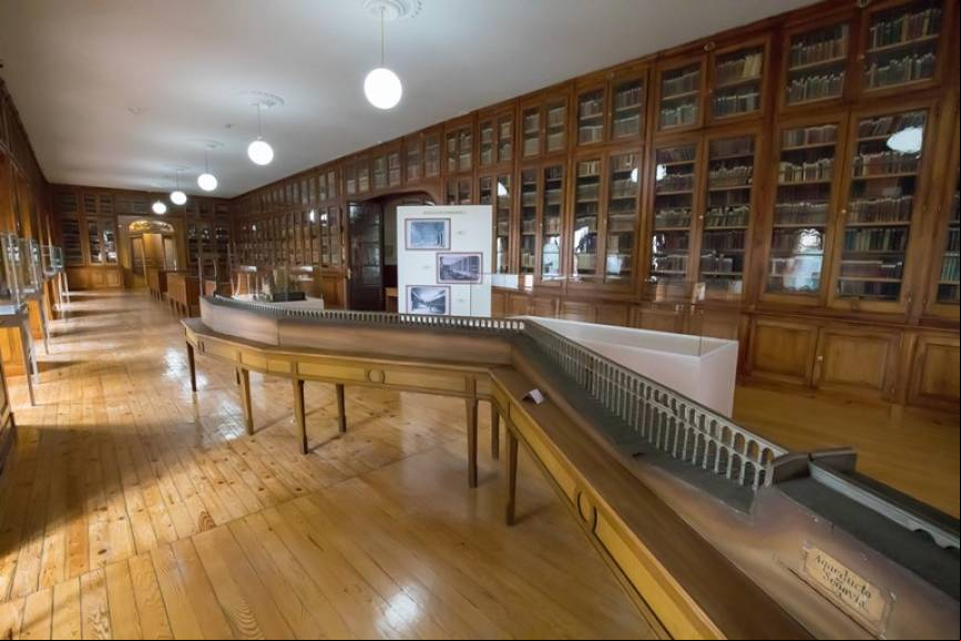 La Academia alberga en su Biblioteca con casi 50 mil vol