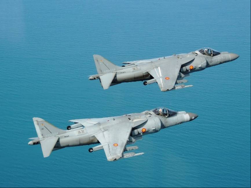 Una patrulla de AV-8B Plus