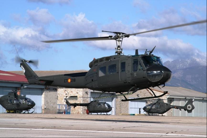 Un total de 60 monoturbinas Bell UH-1H han servido en las FAMET desde 1971.