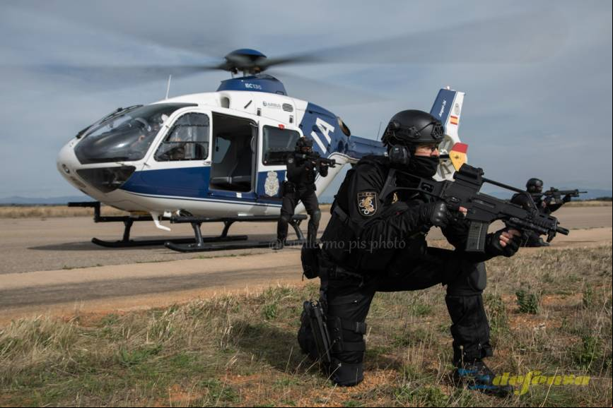 Aprovechamos la disponibilidad del SMA con un equipo GEO de descanso entre rotaciones para hacer unas tomas con los operativos pertrechados con su equipo t