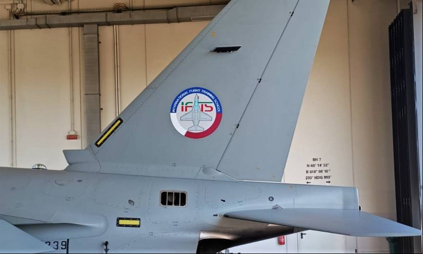Los M-346 que Catar tiene asignada a la IFTS llevan la parte de debajo del s