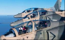 Aviones de ataque a tierra K-8W Karakorum del Grupo A