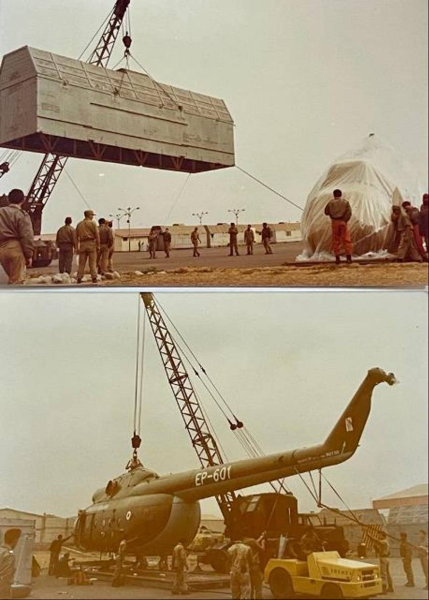 Un Mi-8T Hip C, matricula EP-601, saliendo de su contenedor. En 1982 se adquirieron 5 aparatos adicionales para remplazar unidades perdidas en combate o accidentes operacionales.
