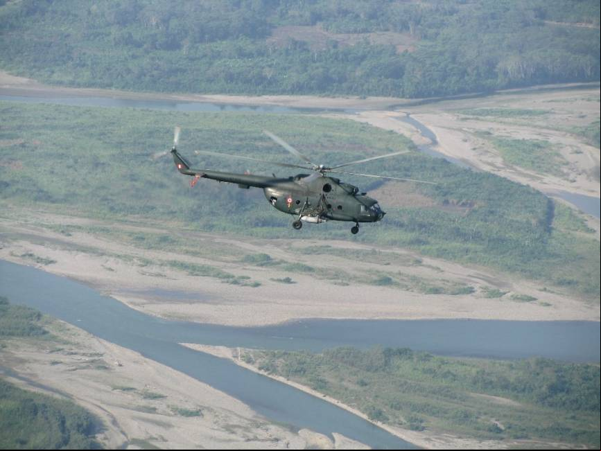 Mi-17-1B Hip H, matricula EP-610, sobrevolando el Valle de los Rios Apurimac, Ene y Mantaro (VRAEM).