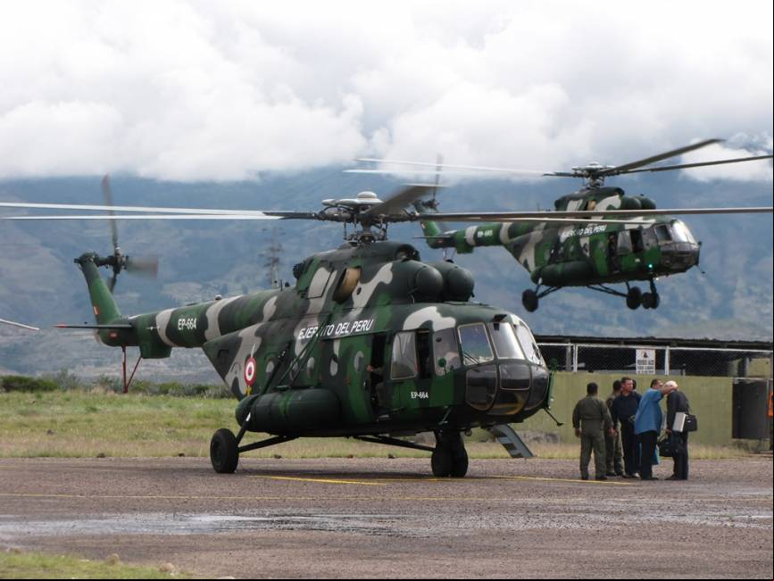 Mi-171Sh Hip H, Matricula EP-664, operando con un Mi-171Sh de la Fuerza Aerea en la Base de Pichari (La Convencion, Cusco).