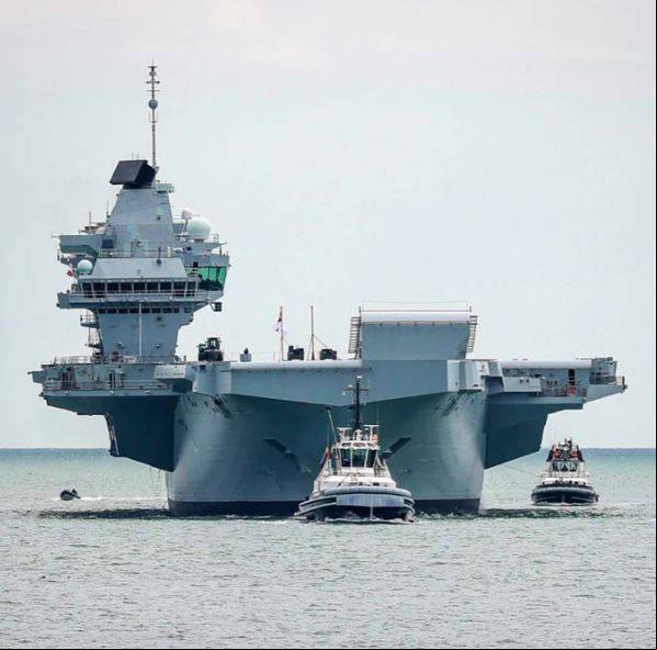 Espectacular vista de proa del portaaviones HMS Prince of Wales (foto Royal Navy)