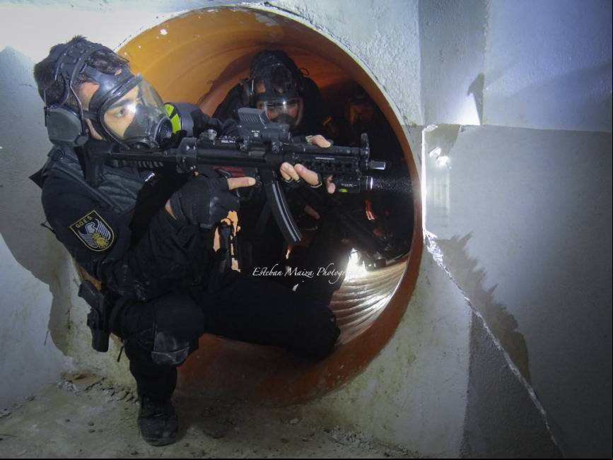 Operadores del GOES durante un entrenamiento en galer