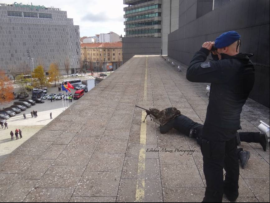 Un equipo de tiradores del GOES de Bilbao dando seguridad a la cumbre de ministros de igualdad celebrada en Pamplona el 23 y 24 de noviembre.