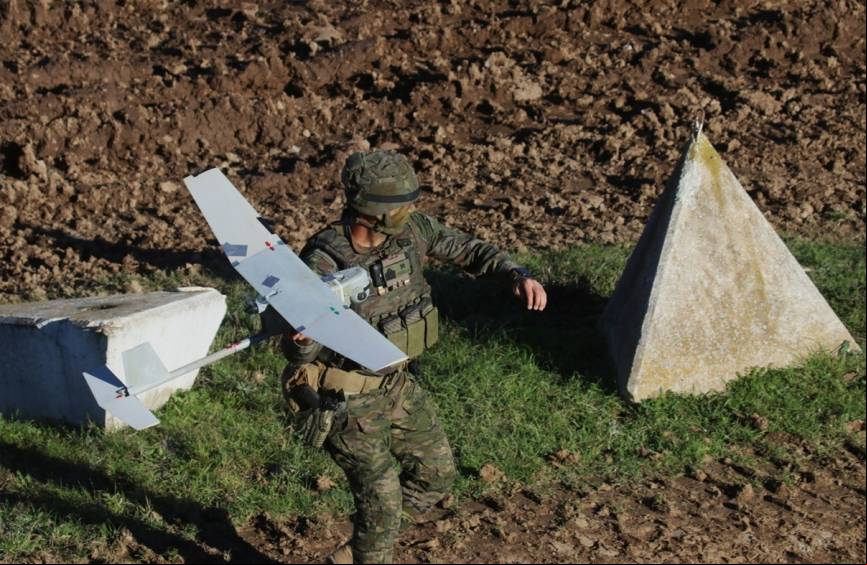Lanzamiento de un AeroVironment RQ-11