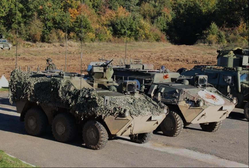 Dos de los veteranos blindados LKOV