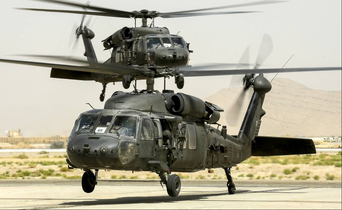 Aviacion del EA pretende reemplazar a sus Bell UH-1H con el Black Hawk.