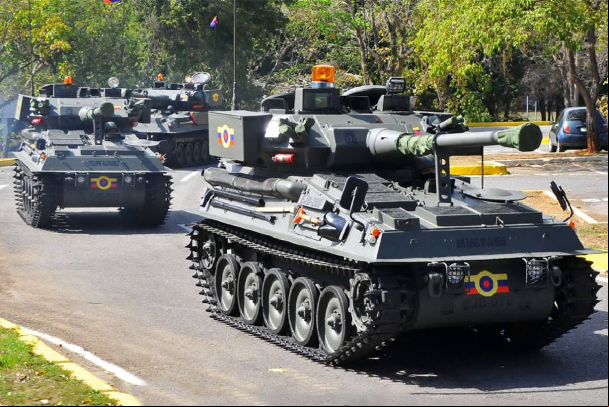 Columna de tanques ligeros Scorpion 90. (Foto: CEOFANB)