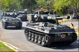 Columna de tanques ligeros Scorpion 90. (Foto: CEOFANB)