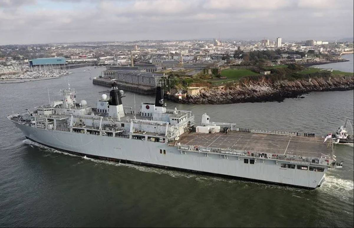 Buque de desembarco clase Albion de la Real Marina brit