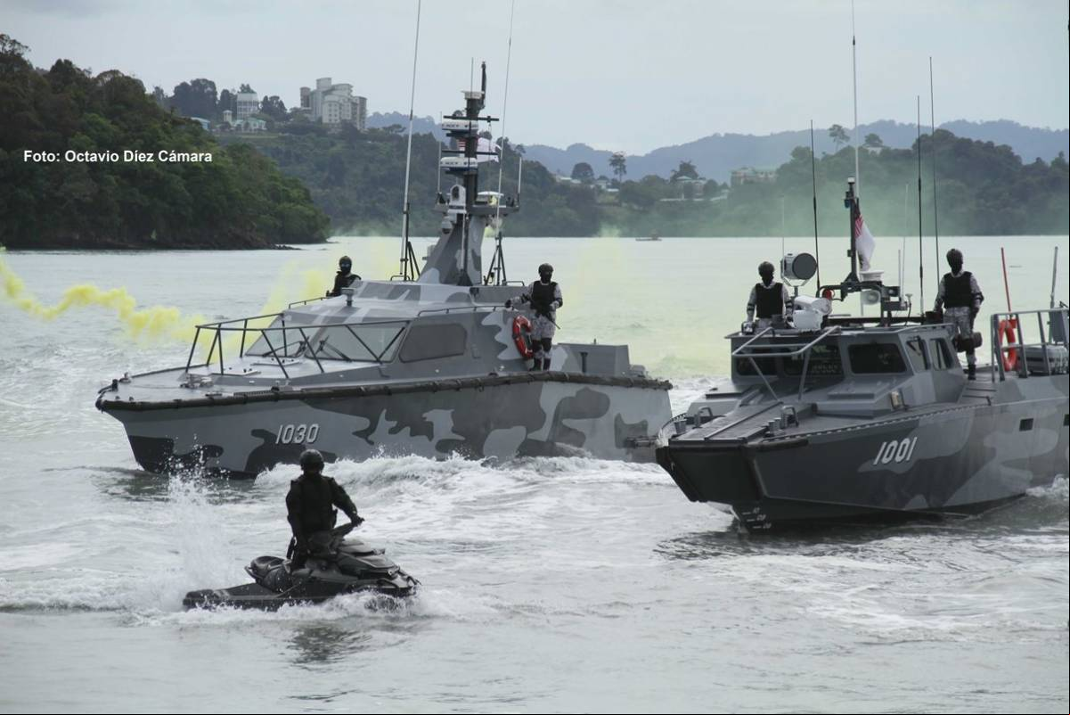 Numerosos medios navales fueron mostrados a los que visitamos algunos de los espacios donde se desarrollaba la feria malaya LIMA 25. (Octavio D