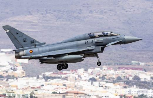 Uno de los Eurofighter que abrir