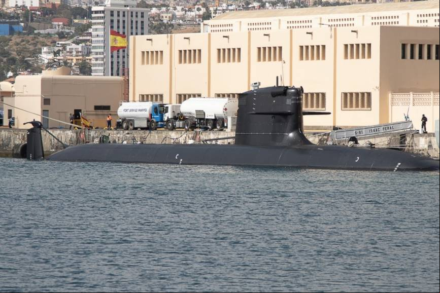 El submarino S-81 atracado por primera vez en el Arsenal de Las Palmas. (foto Antonio Rodriguez Santana)